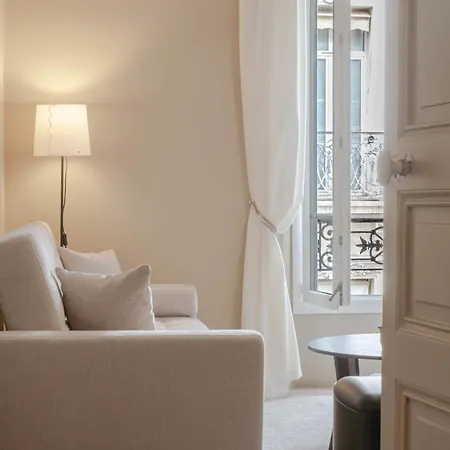 Daire Beautiful 1-br - Heart Of *